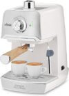 Cafetera Expresso Ufesa CE7238 Cream sobre una encimera
