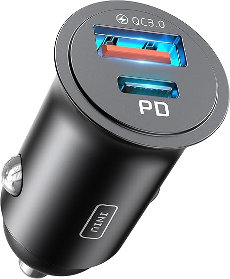 Cargador INIU doble USB en un coche